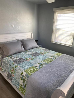 Quiet retreat, minutes from highway and downtown